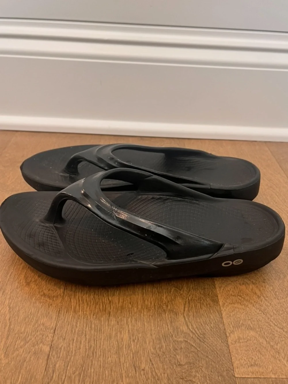 Oofos: Women’s Recovery Sandals Thong Black Size 7 Comfort Sandals